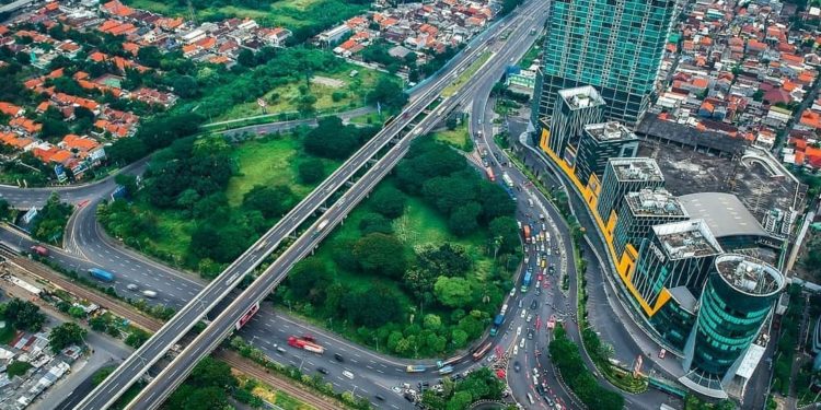 Ditopang Asing dan UMKM, Realisasi Investasi di Surabaya Tembus Rp64 Triliun