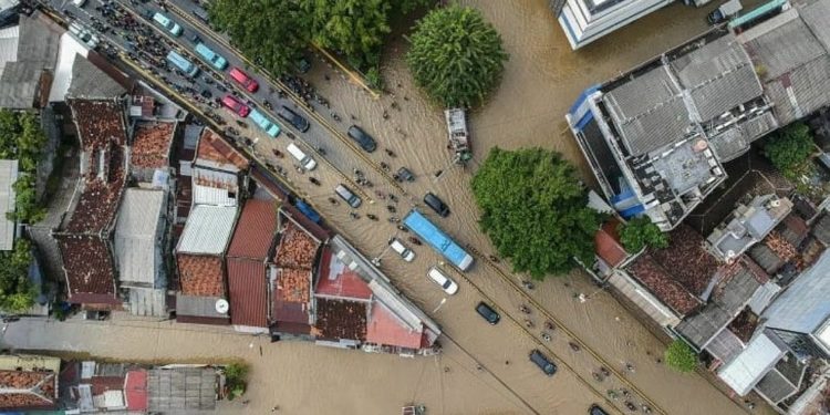 Banjir Mengepung Indonesia, Defisit Ekologi Jadi Sorotan