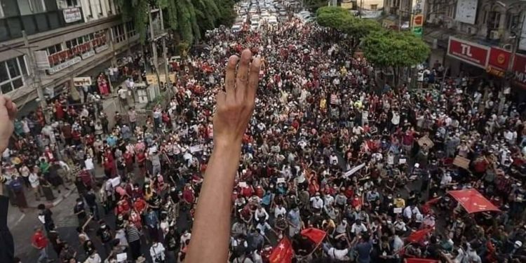 Krisis di Myanmar: Rakyat Sipil Mogok Massal Tuntut Pemulihan Demokrasi