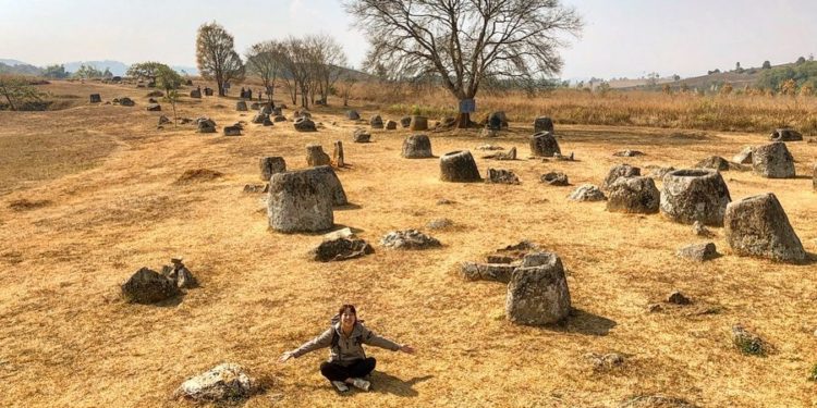Ribuan Guci Raksasa yang Ditemukan di Kawasan Plain of Jars Laos, Masih Misterius