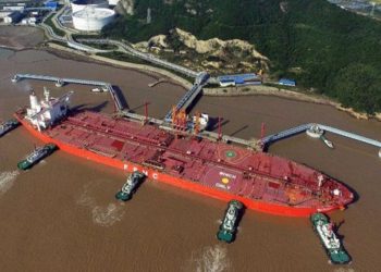 Ratusan Kapal Tanker Bergerak Ke China, Angkut 250 Juta Barel Minyak