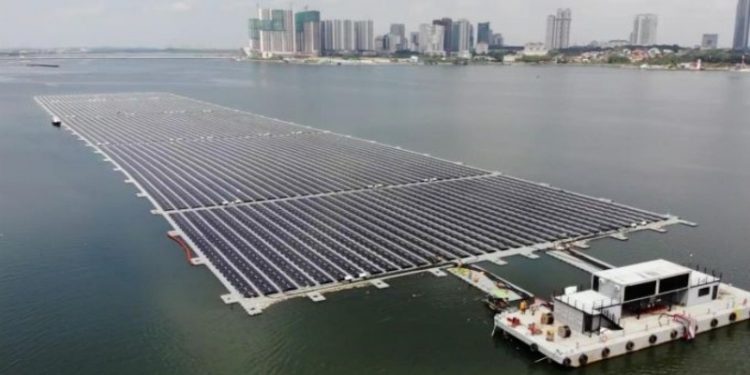 Sunseap Group Singapura Sukses Bangun PLTS Apung Terbesar di Dunia
