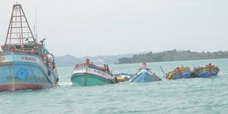 Indonesia Tenggelamkan 10 Kapal Vietnam dan Malaysia Pelaku Illegal Fishing