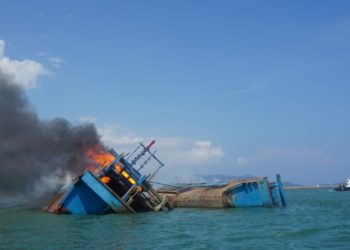 Indonesia Musnahkan 2 Kapal Illegal Fishing Berbendera Malaysia