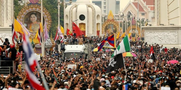 Gerakan Reformasi Total di Thailand, Ratusan Demonstran Terluka