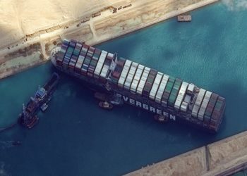 Pelayaran di Terusan Suez Lumpuh, Rantai Pasokan Global Terancam