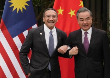 Diplomasi Menlu Malaysia Sebut Menlu China “Saudara Tua”, Dikecam Publik