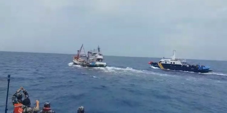 Memburu Kapal Vietnam Pencuri Ikan di Laut Natuna Utara