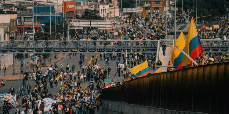 Rencana Reformasi Pajak Memicu Gelombang Protes Warga di Kolombia