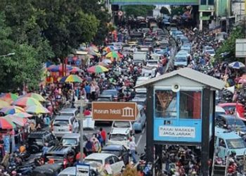 Mirip Kerumunan di India, Ribuan Orang Tumpah di Pasar Tanah Abang Jakarta