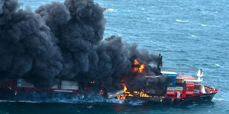 Kapal Kontainer Terbakar Hebat di Sri Lanka, Tumpahan Minyak Ancam Ekosistem Laut