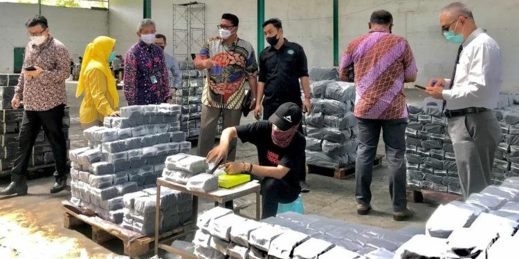 Indonesia Kapalkan 3 Kontainer Briket dari Kawasan Industri Makassar ke Jordania