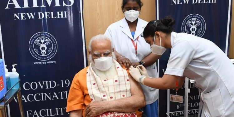 India Gratiskan Vaksin Covid-19 untuk Usia Dewasa