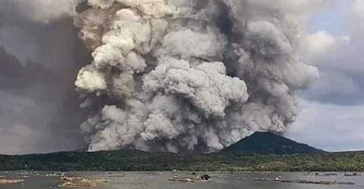 Gunung Taal di Filipina Semburkan Gas Beracun, Ribuan Warga Mengungsi