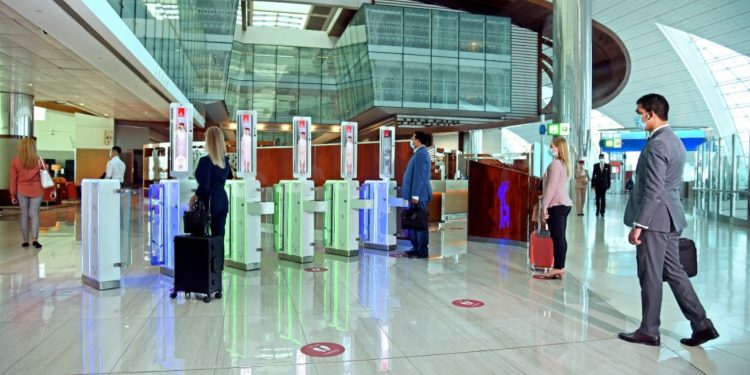 Emirates Gunakan Teknologi Nirsentuh dan Biometrik di Bandara