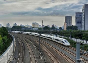 Investasi Rp82,2 Triliun, China Mulai Operasikan Kereta Peluru Jalur ke Tibet