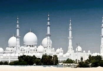 Masjid Agung Sheikh Zayed Abu Dhabi Kini Jadi Magnet Baru Wisatawan Global