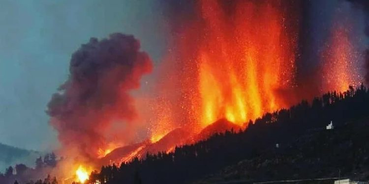 Diawali 22 Ribu Kali Gempa, Gunung Cumbre Vieja Meletus