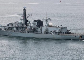 Kapal Perang Inggris Berlayar Melalui Selat Taiwan, China Organisir Pasukan