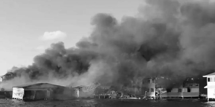 Pulau Wisata Guanaja di Karibia Terbakar Hebat