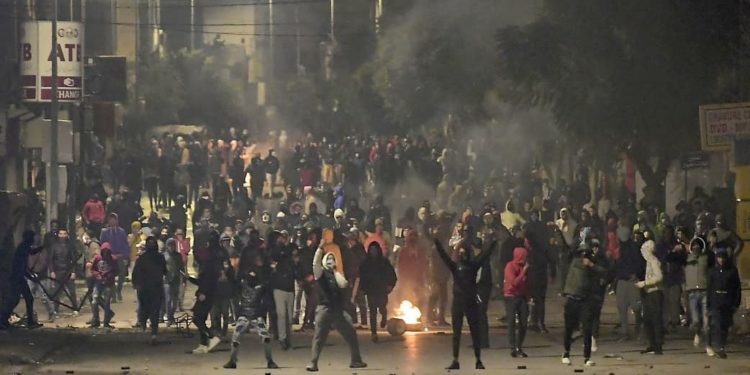 Tunisia Bergejolak, Ribuan Rakyat Sipil Protes Presiden Saied 1 Tunisia Bergejolak, Ribuan Rakyat Sipil Protes Presiden Saied