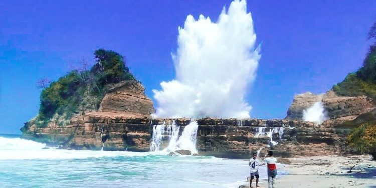 Mewaspadai Siklus 100 Tahunan Tsunami di Pesisir Jawa