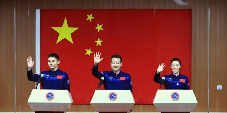 3 Astronaut China Tiba di Stasiun Luar Angkasa untuk Misi 6 Bulan