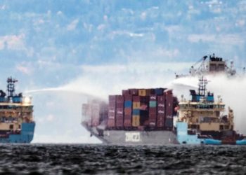 Kapal Kargo Zim Kingston Terbakar di Laut Kanada dan Muntahkan Gas Beracun