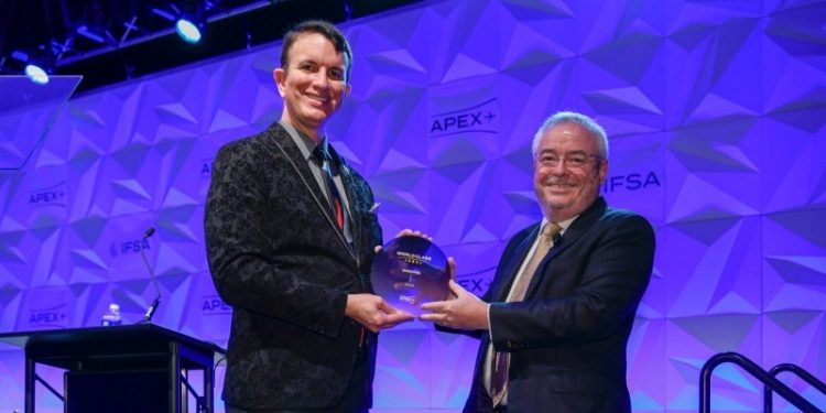Emirates Diganjar World Class Airline di APEX Official Airline Ratings