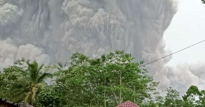 ERUPSI GUNUNG SEMERU: 13 Orang Meninggal, Seribuan Warga Mengungsi