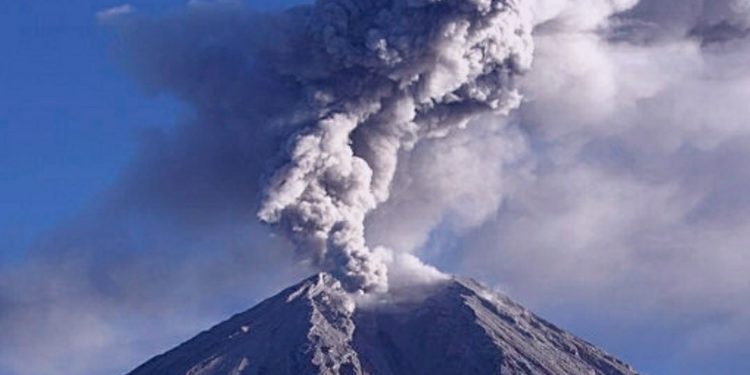Mengapa Gunung Semeru Erupsi Tanpa Dirasakan Adanya Gempa?