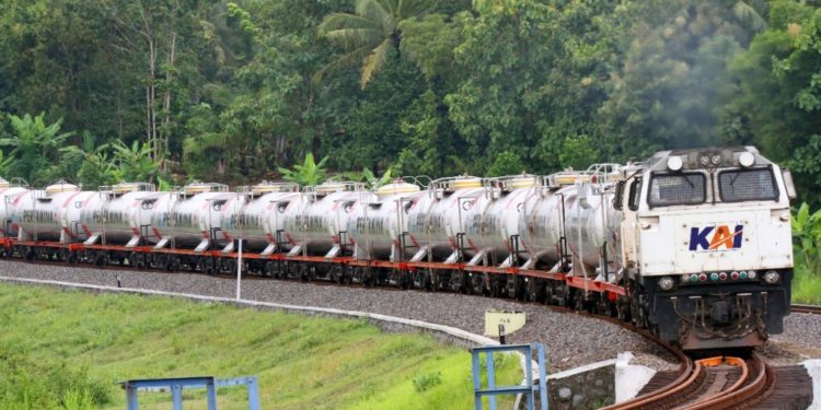 Indonesia Mulai Uji Coba Kereta Berbahan Bakar Gas