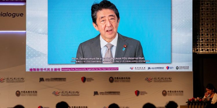 Shinzo Abe: Taiwan Terancam, Dunia Ikut Terancam