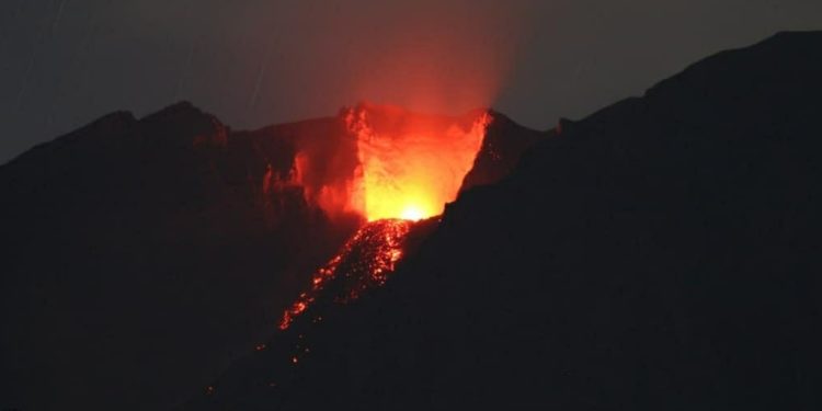 Warning! Status Gunung Semeru Naik Jadi Siaga