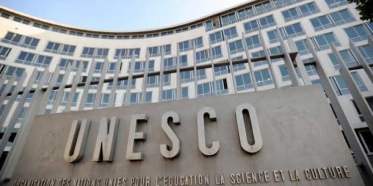 Bukan dari Indonesia, UNESCO Akui Songket Malaysia Jadi Warisan Budaya Tak Benda