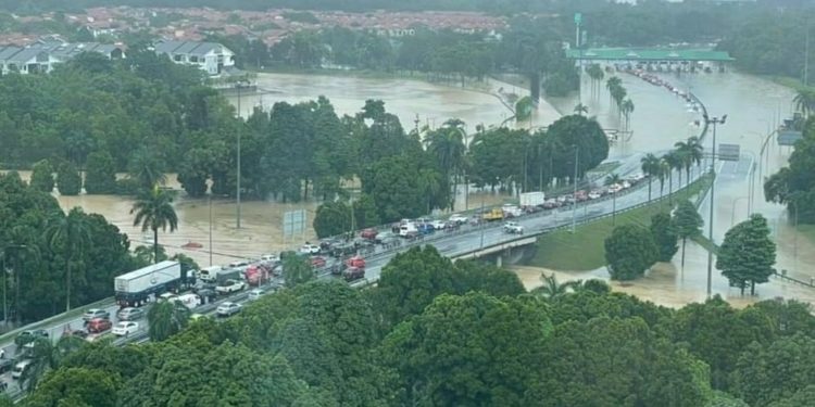 Bencana Banjir Besar Melanda Malaysia