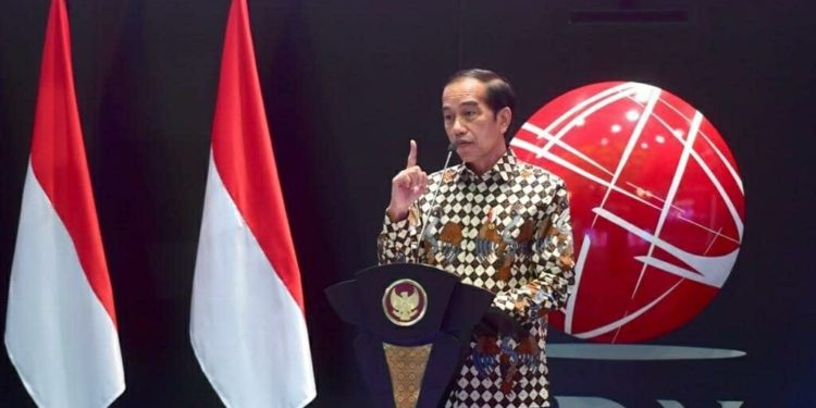 Jokowi Wajibkan Perusahaan Tambang Penuhi DMO Batubara