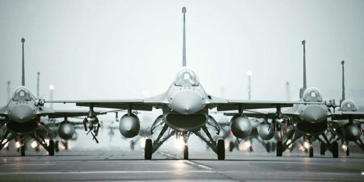 Jet Tempur Taiwan Jatuh di Laut Saat Latihan Perang