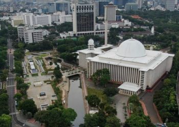 Panel Listrik Tenaga Surya, Kunci Transisi Energi Terbarukan di Indonesia