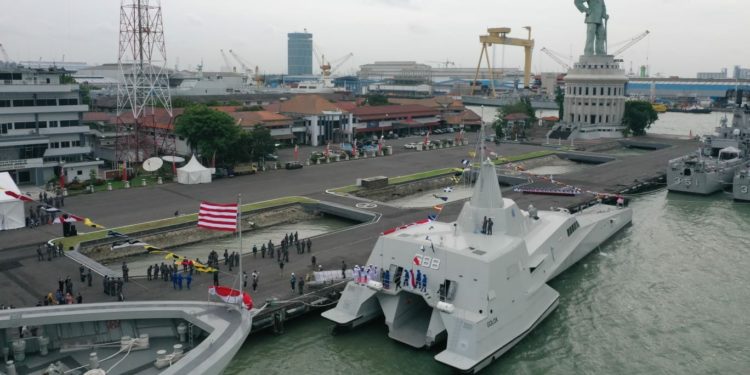TNI Angkat Laut Tambah Kekuatan Tempur dengan Kapal Siluman KRI Golok-688