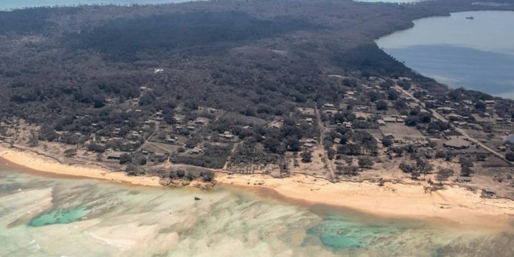 Diterjang Tsunami, Pulau Tonga Porak-poranda 1