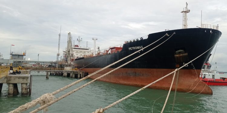 Pertamina Sukses Ekspor 150 Ribu Barel Minyak ke Thailand 1 Pertamina Sukses Ekspor 150 Ribu Barel Minyak ke Thailand