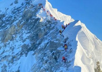 Dampak Perubahan Iklim, Gletser di Everest Mencair 80 Kali Lebih Cepat