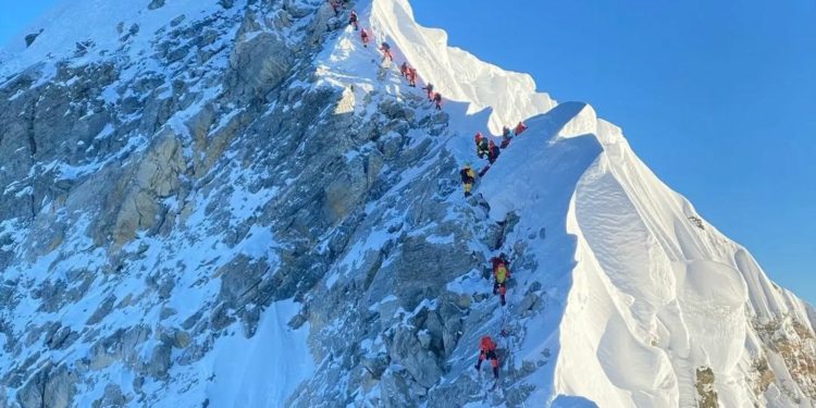 Dampak Perubahan Iklim, Gletser di Everest Mencair 80 Kali Lebih Cepat
