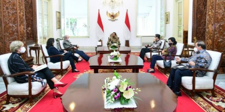 Jokowi dan Delegasi World Bank Bahas Transisi Energi dan Perubahan Iklim