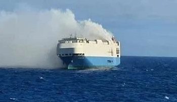 Kapal Kargo Pengangkut Ribuan Mobil Mewah Terbakar di Perairan Portugal