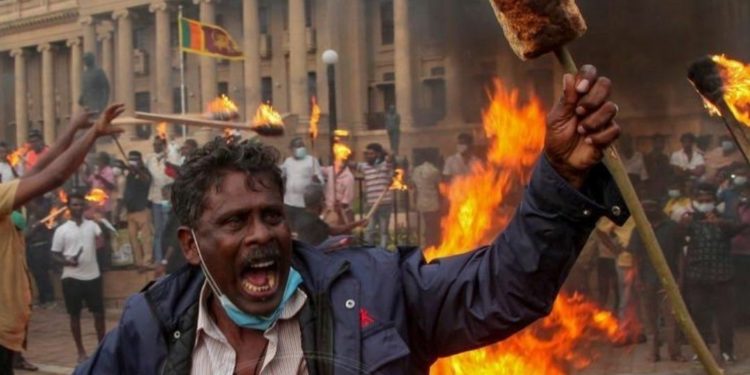 Dicengkram Krisis Ekonomi akibat Utang, Kerusuhan Pecah di Sri Lanka