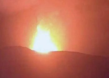 Gunung Anak Krakatau Alami 8 Kali Letusan dan Muntahkan Abu Vulkanik