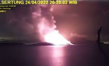 Waspadai Tsunami Akibat Erupsi Gunung Anak Krakatau