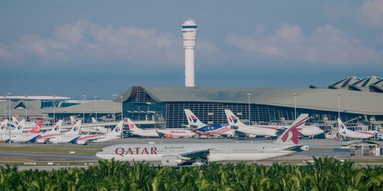 Malaysia Hapus Aturan Tes Covid-19 dan Wajib Masker Bagi Traveler